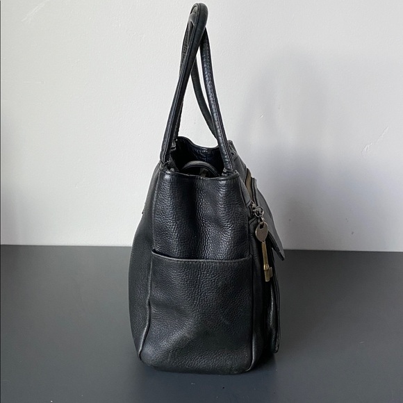 Vintage Fossil Black Leather Handbag w/ Shoulder Strap Logo Key Shape Charm Boho - Picture 7 of 15